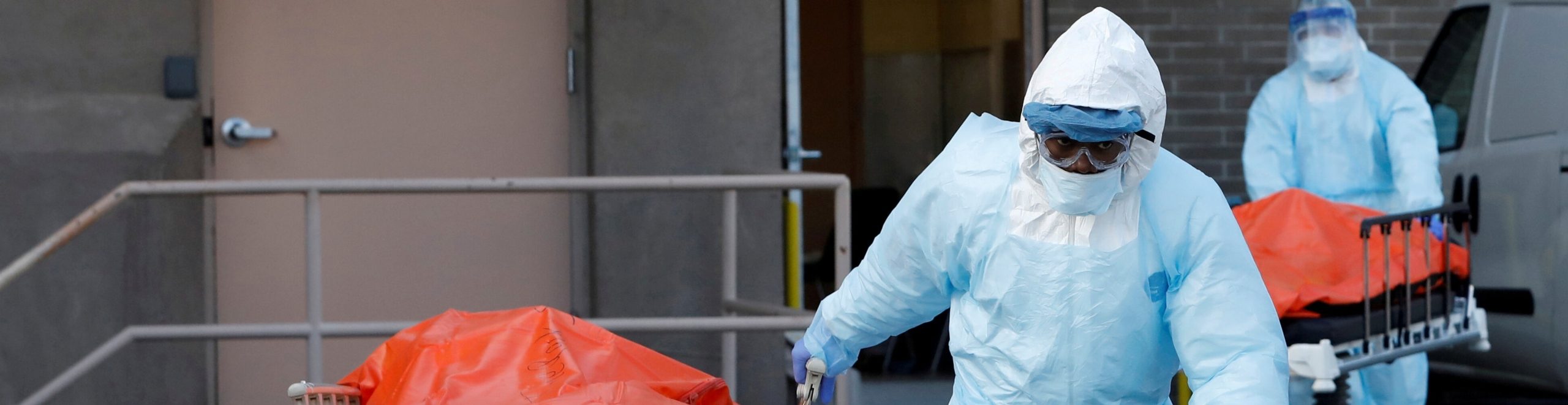 بينما يشجع ترامب على تخفيف القيود.. أمريكا تسجل أكبر عدد من الوفيات في يوم واحد بكورونا