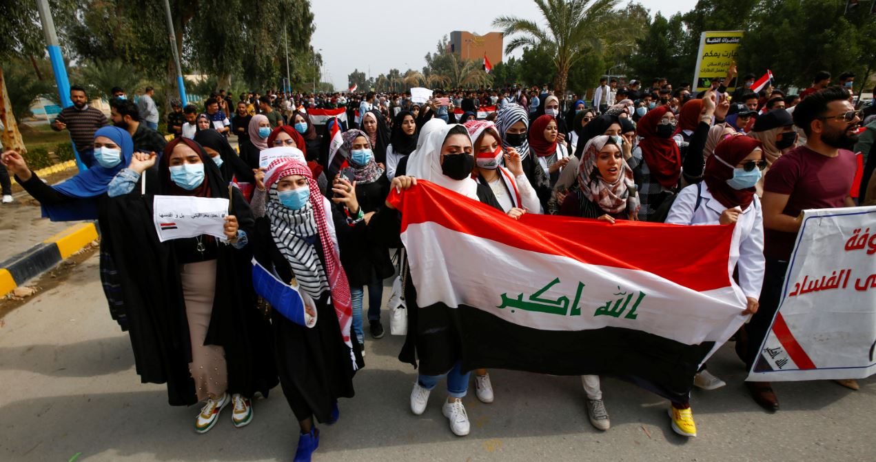 يُصر المحتجون على رحيل ومحاسبة كل النخبة السياسية التي تحكم منذ إسقاط نظام صدام حسين، والتي يتهمونها بـ"الفساد وهدر أموال الدولة"