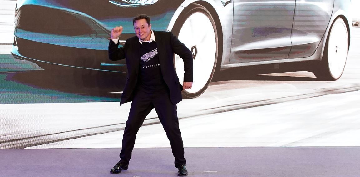 ثاني أغنى رجل في العالم يصبح بلا منزل، لكن برغبته