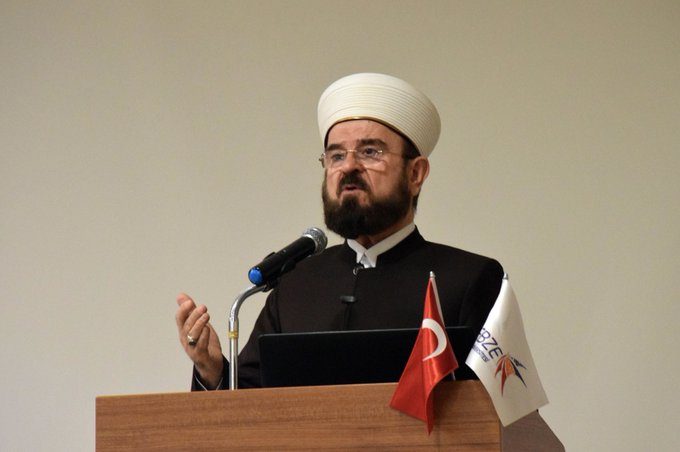 القره داغي يفتي بوجوب إعادة فتح المساجد للمصلين بضوابط إذا سمحت السلطات بالتجمع العام