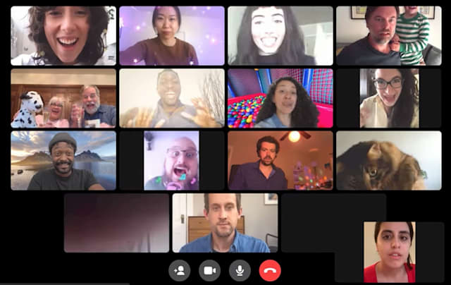 يمكن دعوة أي شخص إلى الانضمام للغرفة، وضمن ذلك الأشخاص الذين ليس لديهم حساب على "فيسبوك"