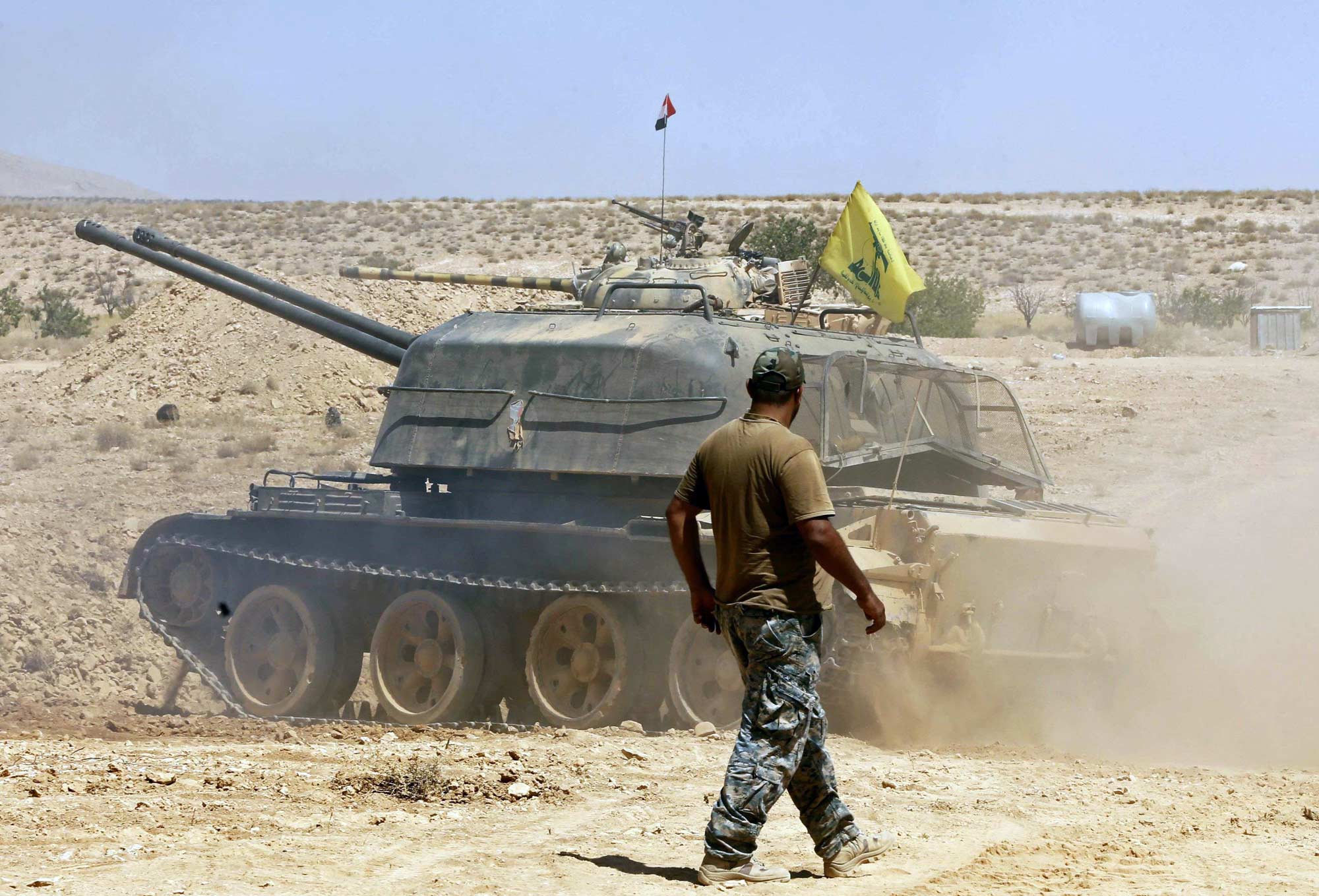 هل أوجعتها الغارات الإسرائيلية؟ تفاصيل انسحاب الميليشيات الإيرانية من مواقع سورية ليلاً