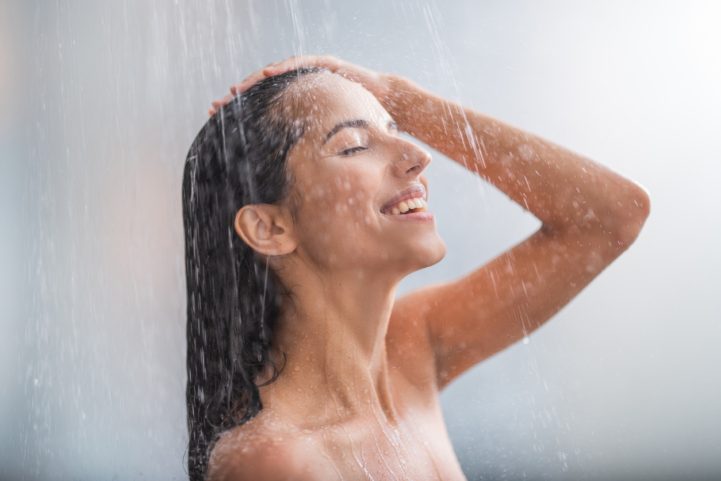 istock\غسيل الشعر