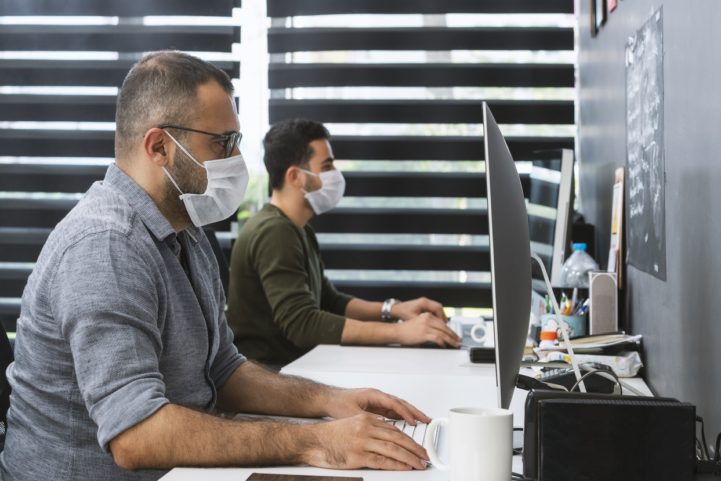 istock\ انتشار فيروس كورونا في الأماكن المغلقة