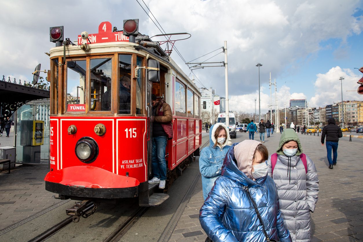 صناعة السياحة تتعرض لأسوأ أزمة في تاريخها، ما الذي تحتاجه لتقف على قدميها مجدداً؟