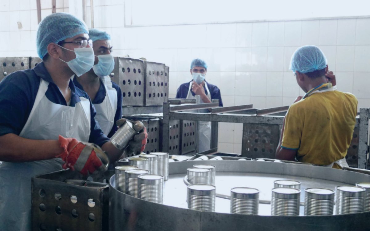 كورونا يصنع معجزة للعراق.. هكذا أنعش الحظر لدى جيرانه سوقه وصناعاته المحلية