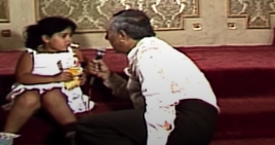 من هي الطفلة التي أجرى معها مفيد فوزي لقاء قبل 35عاماً وغمر الإنترنت الآن؟