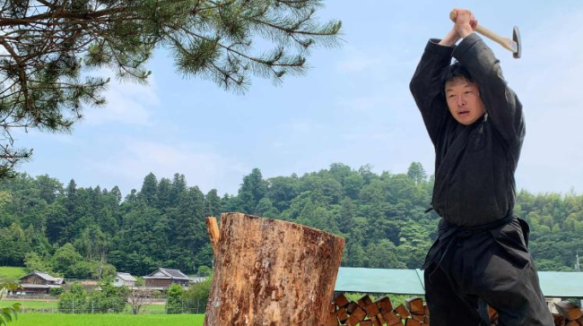 درس في الجامعة والجبال.. تعرف على “ميتسوهاشي” صاحب الماجستير الوحيدة بالعالم في دراسات النينجا