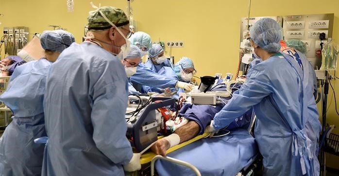 بعد مروره بأكبر تجربة سريرية في العالم.. لماذا يعتبر العلاج البريطاني الجديد قفزة في الحرب ضد كورونا؟