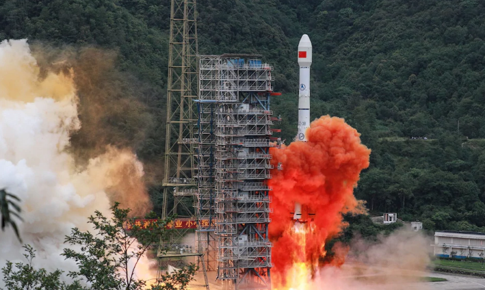 الصين تُشعل حرباً شرسة في الفضاء.. أطلقت صاروخاً متطوراً ينافس GPS الأمريكي، واشنطن تستعد للرد