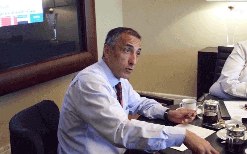 هل يخوض الجنيه المصري محنة التعويم مجدداً؟ بلومبيرغ: قيمته مبالغ فيها وحيلة لتقييد شراء الدولار