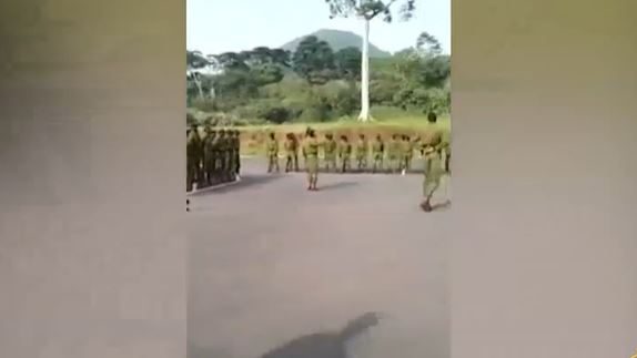 كتيبة مسلحة من جنوب السودان تُردد صيحات عسكرية باللغة العربية