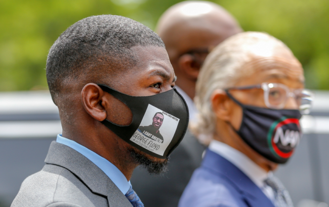 مقابل 27 مليون دولار.. مجلس مينيابوليس الأمريكية يتوصل لتسوية مع عائلة جورج فلويد