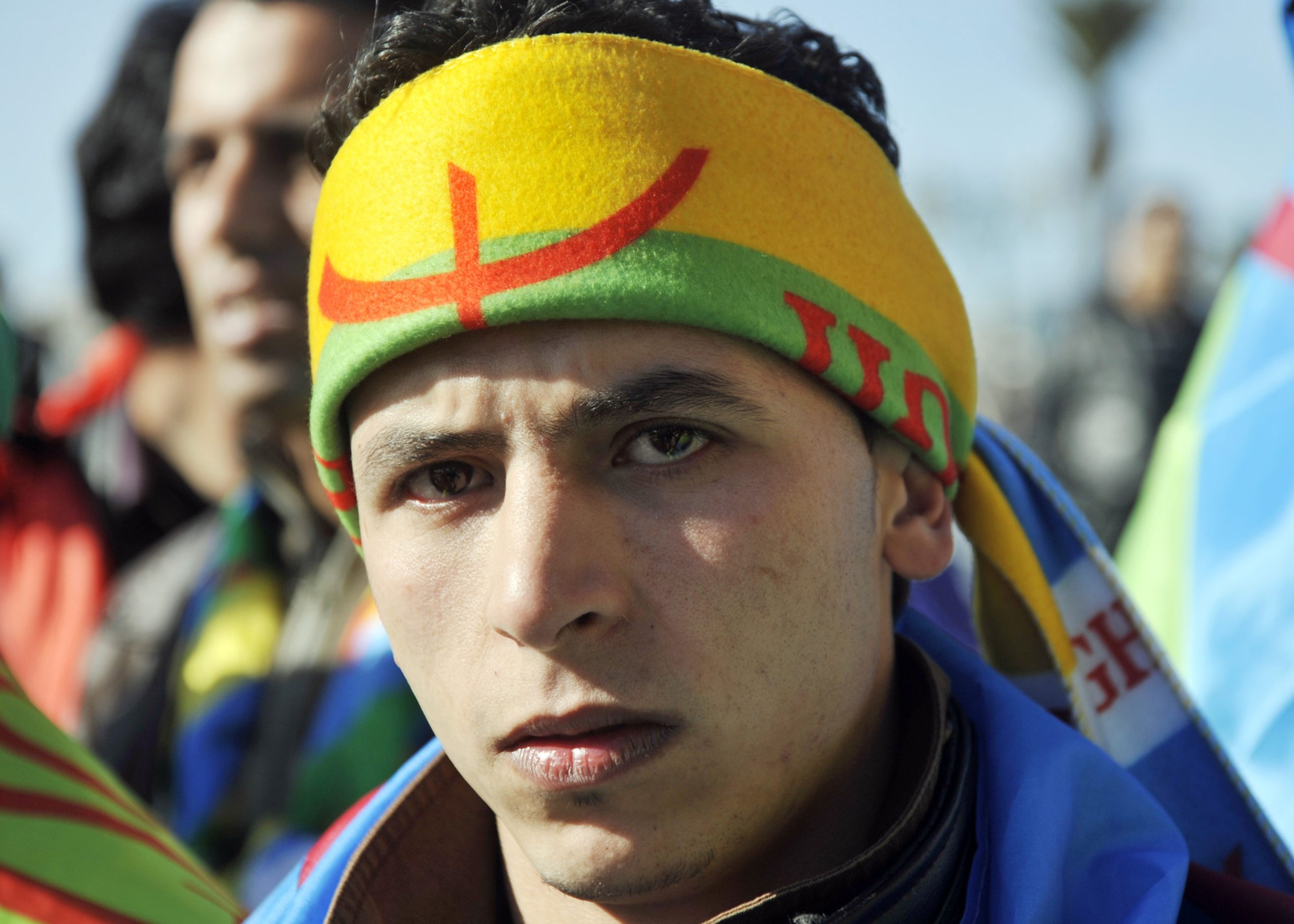 معارك وهمية مقدسة.. من أحيا صراع الهُوية بين العرب والأمازيغ في الجزائر من جديد؟