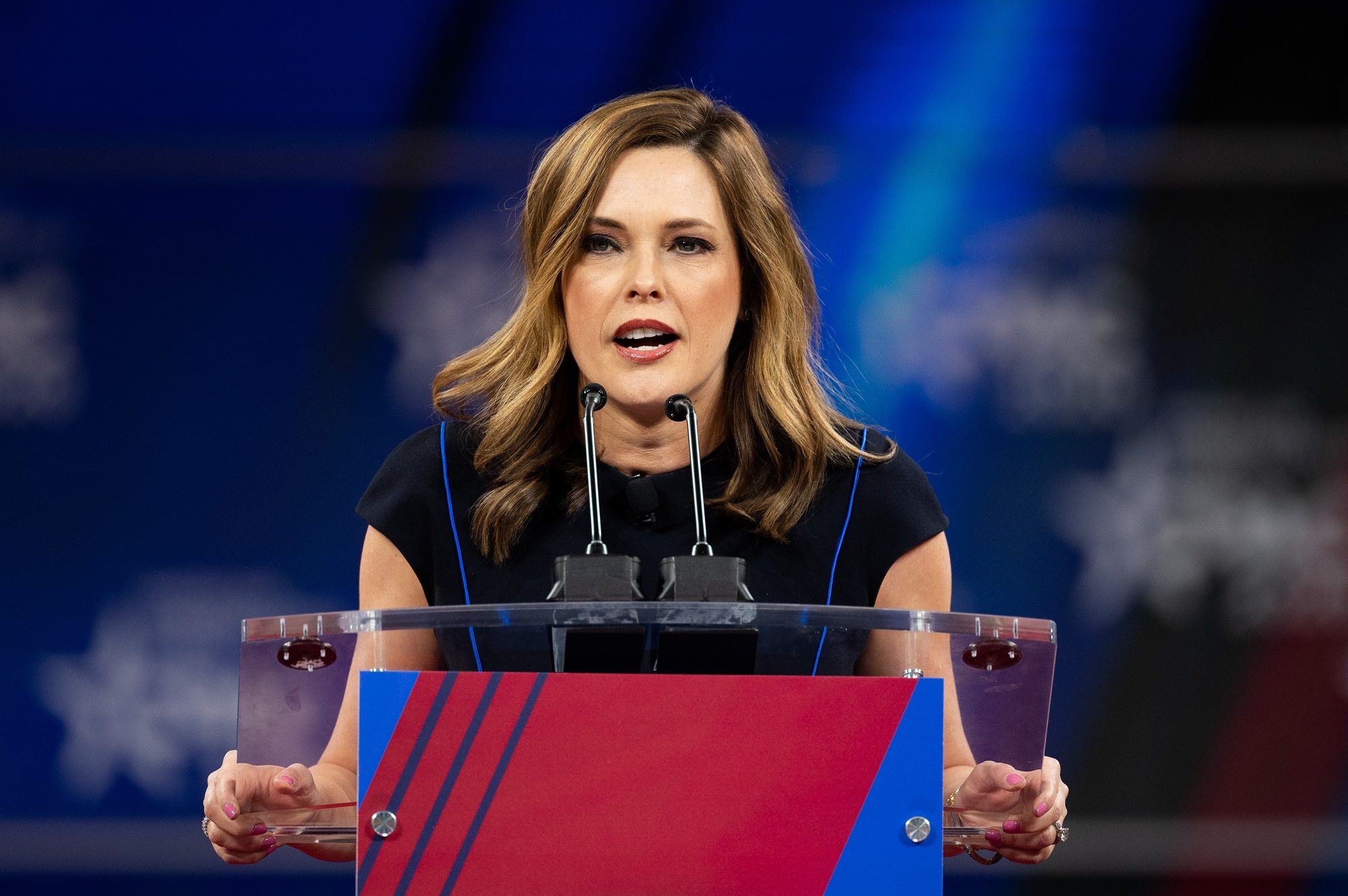 فيديو المنشار الذي أغضب أمريكيين يورط مساعِدة ترامب! نشرته ثم أُجبرت على حذفه وتقديم الاعتذار