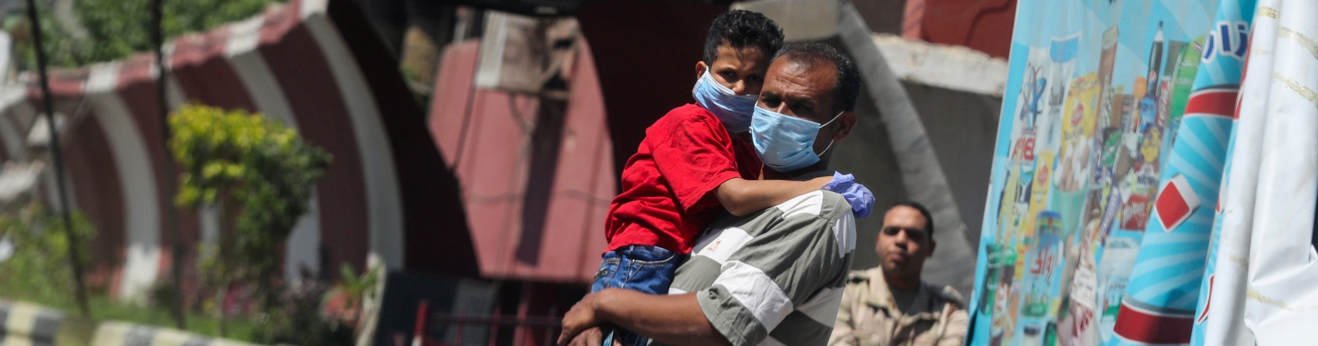 الكمامات على حساب الطعام! الأقنعة الطبية الإلزامية عبء جديد على المصريين وسط مصاعب اقتصادية