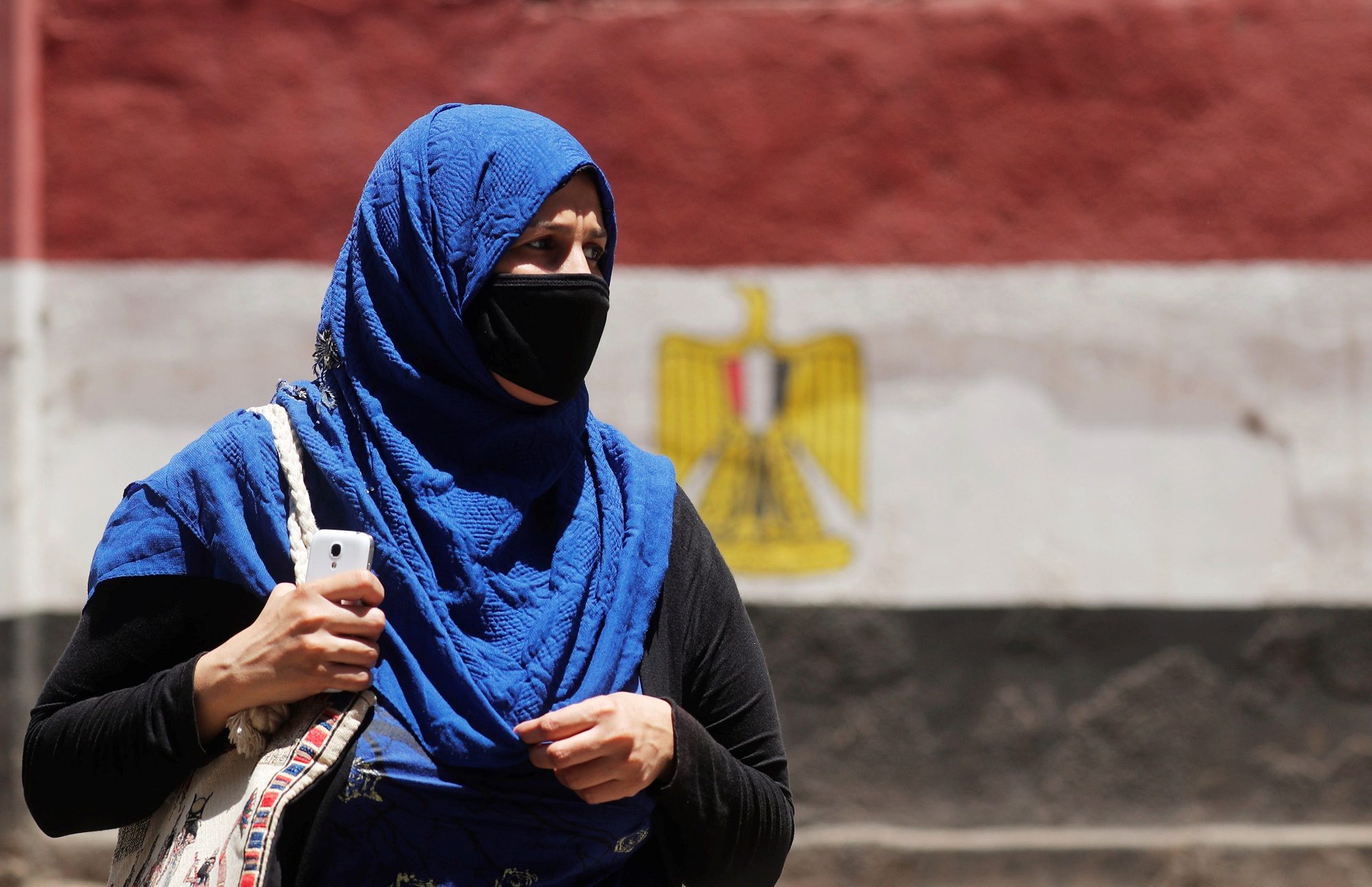 مصر تتوقع “السيناريو الأسوأ” لكورونا في البلاد.. رئيس اللجنة العلمية يُحذر من شهر يونيو