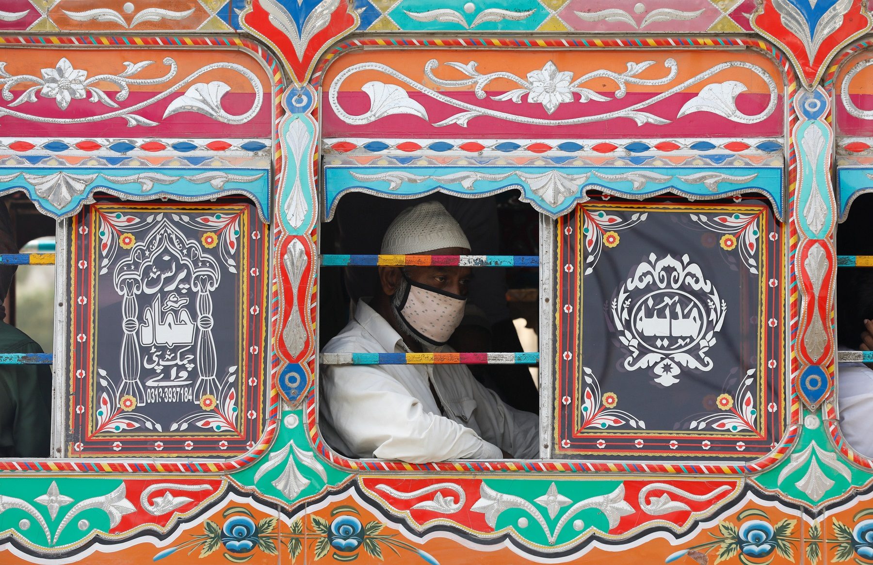 أسر تتخلى عن جثامين ذويها وأناس يفرون من المرضى.. كورونا يتحول إلى “وصمة عار” في باكستان