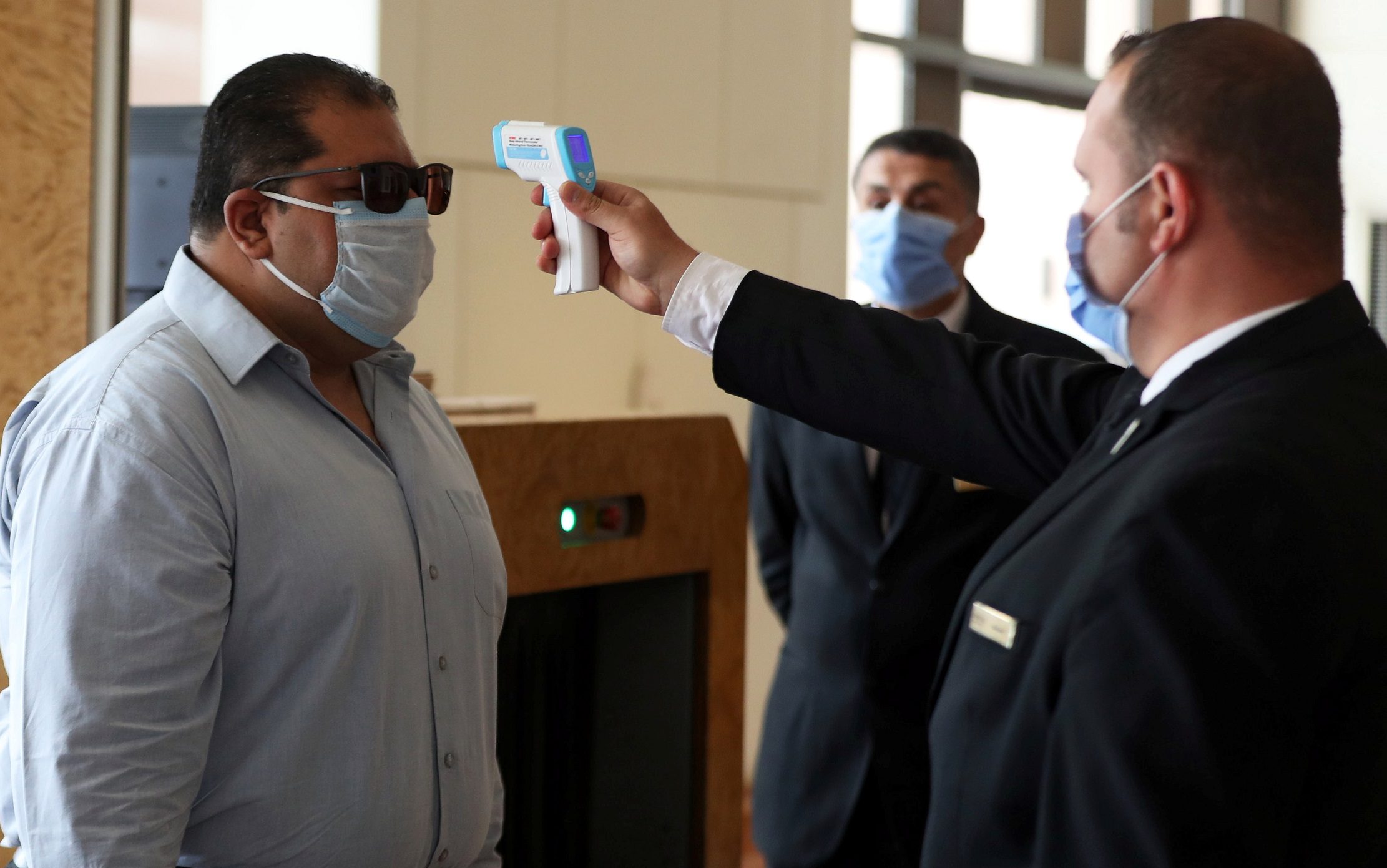 رغم تسجيلها أعلى قفزة إصابات ووفاة بكورونا.. مصر تعلن: سنفتح مطاراتنا “مع البلدان اللي هتفتح معانا”