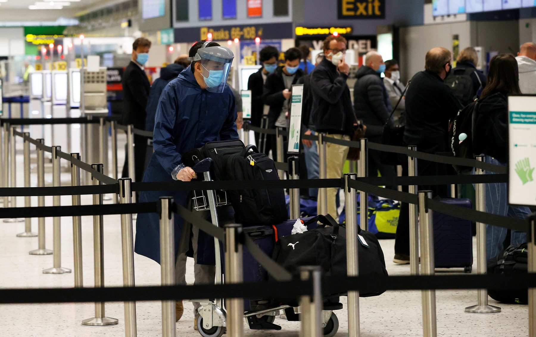 يرفضون الحجر الصحي.. شركات الطيران تقاضي الحكومة البريطانية وتتهمها بتدمير آلاف الوظائف