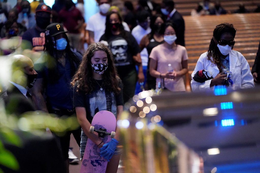 نظرة الوداع على فلويد.. أمريكا تشيّع الرجل الذي أشعل البلاد بالاحتجاجات والغضب من الشرطة