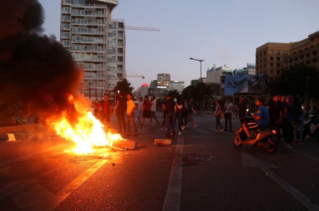 تظاهرات غاضبة في لبنان بسبب الوضع الاقتصادي/رويترز