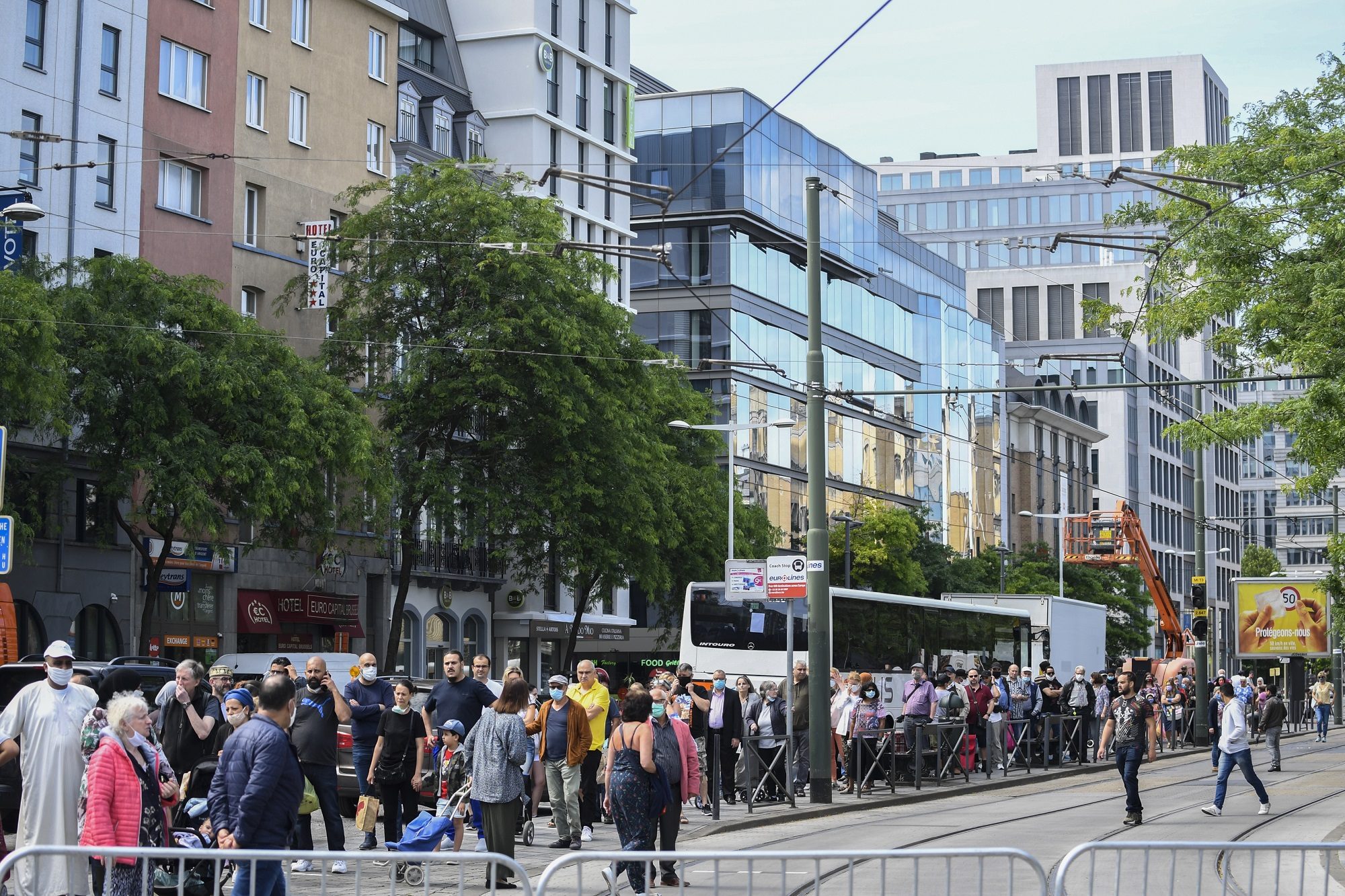 أوروبا تفتح حدودها مجدداً وتُبقي بعض قيود السفر.. دولة تبدأ بتسيير عشرات الرحلات الجوية