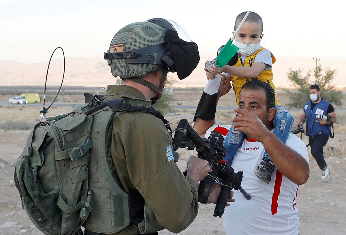 “سنعيش في أقفاص صغيرة”.. الفلسطينيون في غور الأردن يخشون أن يؤدي الضم إلى عزل قُراهم