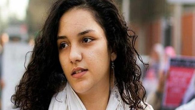 “سناء اتخطفت”.. الناشطة المصرية منى سيف تقول إن شقيقتها اختفت من أمام مكتب النائب العام (فيديو)