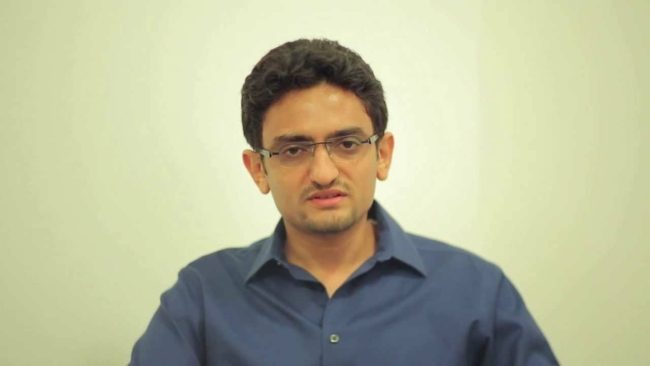 الناشط وائل غنيم يعود إلى مصر بعد سنوات من المغادرة.. نشر صورة لرحلته وردود أفعال متباينة على منصات التواصل