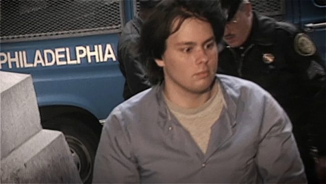 كان ينتظر تنفيذ حكم إعدامه لكن حياته انقلبت فجأة! تبرئة سجين قضى عقوداً في الحبس ظلماً