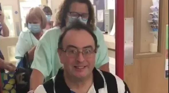 قضى الرجل الخمسيني 23 يوماً في غيبوبة و41 يوماً في العناية المركزة