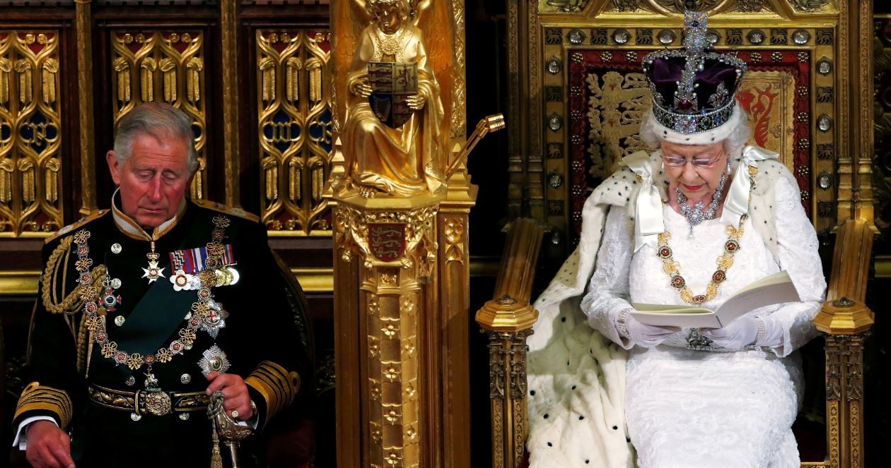 تشارلز أصبح ملكاً لكن حفل التنصيب قد يستغرق شهوراً