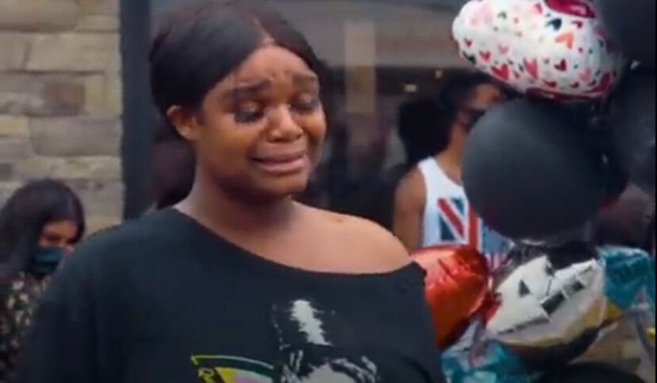 أشعلت أمريكا ووجهوا لها انتقادات لعدم إنقاذ فلويد.. مَن تكون مصوِّرة الفيديو الذي هز العالم؟