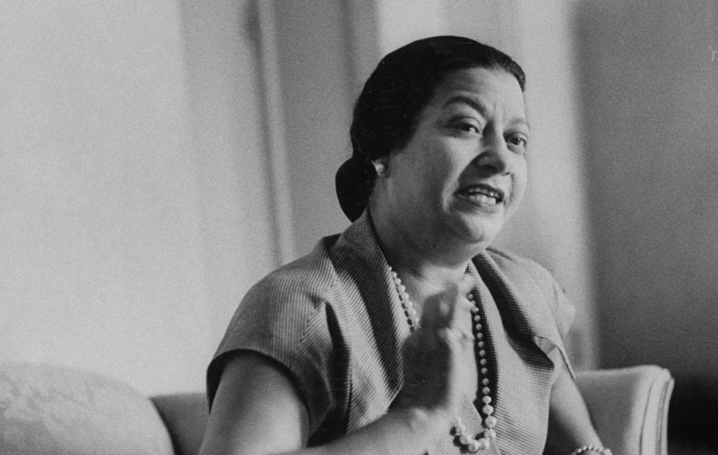 رحل فاروق ومات عبدالناصر وبقيت أم كلثوم.. هل يخلد الفن وتفنى السياسة؟