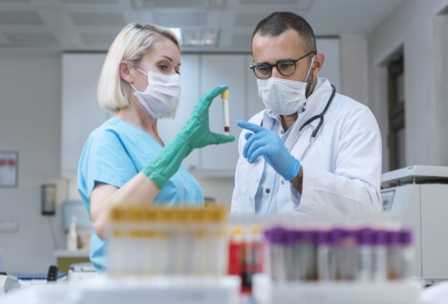 الإنتربول يحذِّر من لقاحات مزيَّفة.. شبكات الجريمة المنظمة قد تستهدف لقاحات كورونا