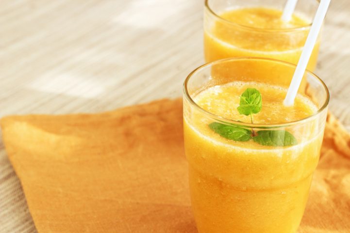 كوكتيل خوخ أصفر وليمون أخضر