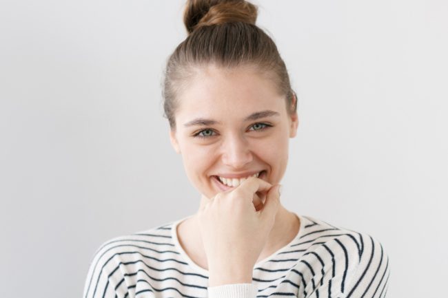 لا تُخفِ ابتسامتك بعد الآن.. نصائح مهمة لتحافظ على أسنانك بيضاء وقوية