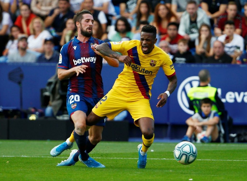 نيلسون سيميدو لاعب برشلونة (رويترز)