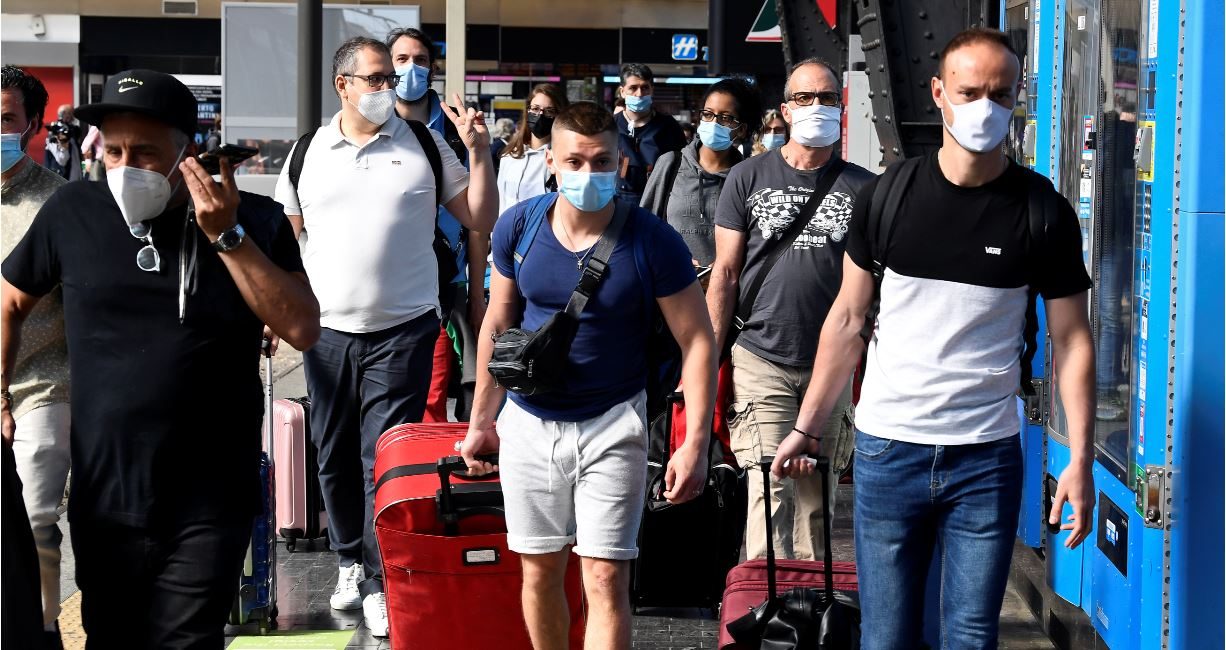 تسمح إيطاليا بحرية الحركة في جميع أنحاء البلاد بعد تفشي الفيروس التاجي/رويترز