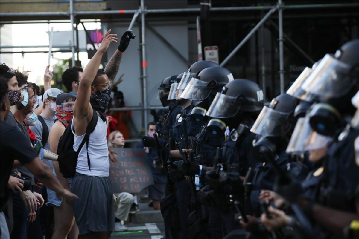 أرقام صادمة عن جرائم الشرطة الأمريكية.. آلاف قتلوا على يدها والسود يتعرضون للعنف بنحو 3 أضعاف البيض