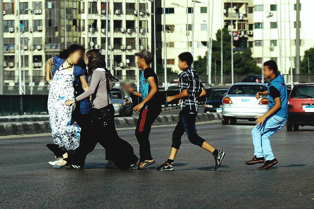 التحرش في مصر بين السياسة والدين والمجتمع.. لماذا تبدو المرأة أقوى هذه المرة؟