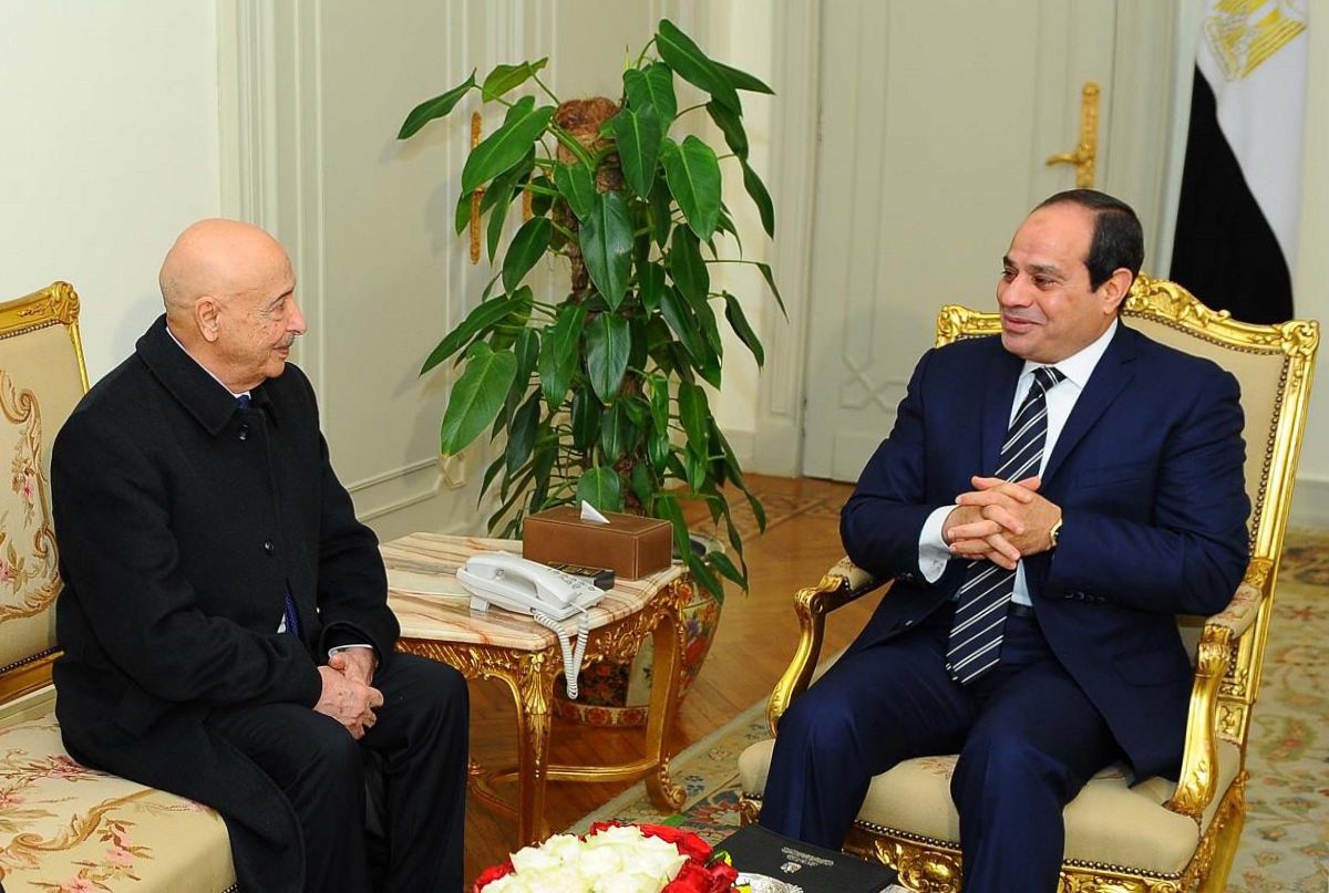 الشرعية بين طرابلس وطبرق.. هل يحق دستورياً لعقيلة صالح دعوة السيسي للتدخل العسكري في ليبيا؟