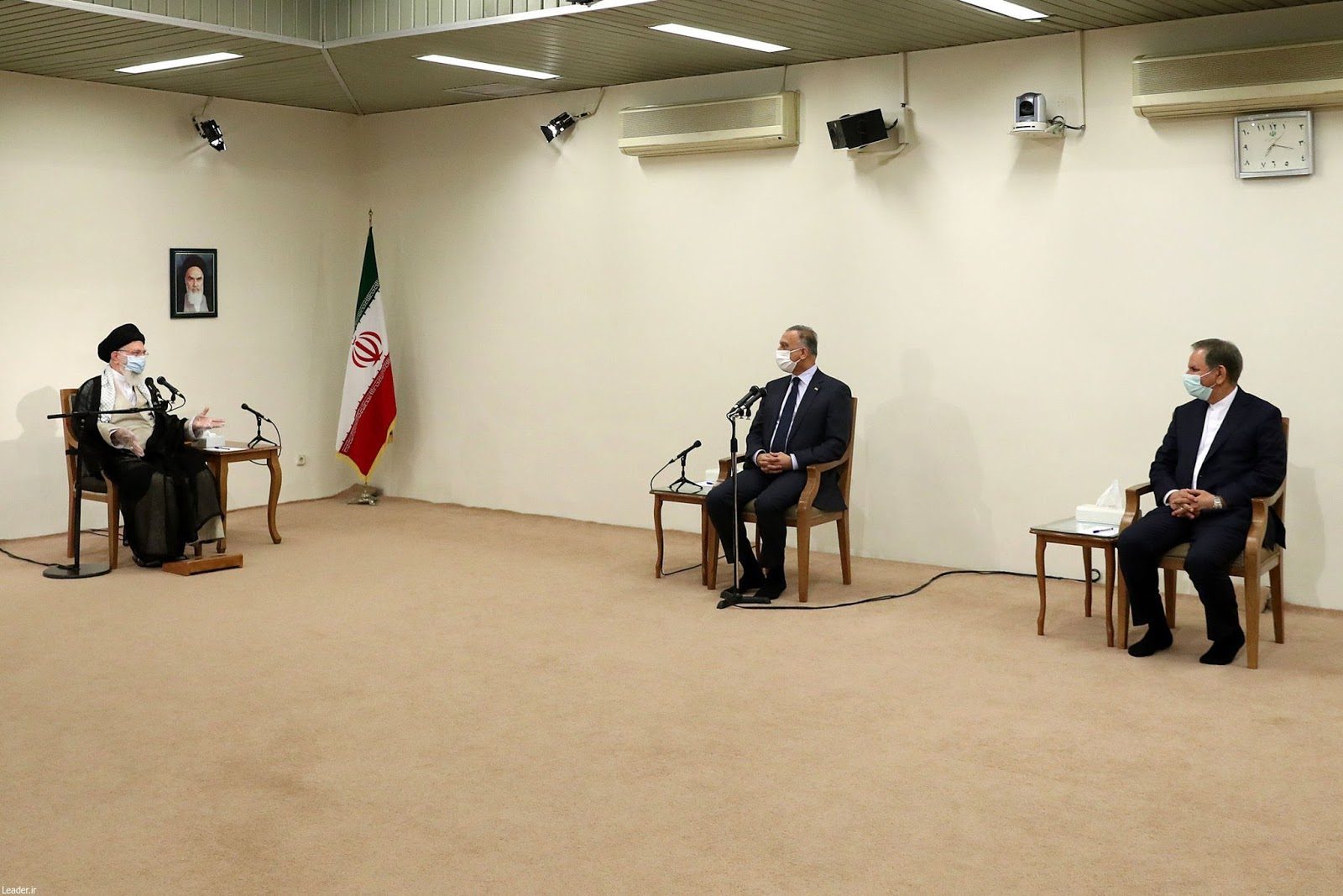 وعده بعدم التدخل في شؤون العراق فما المقابل؟.. تفاصيل ما دار بين خامنئي والكاظمي في لقائهما الأول