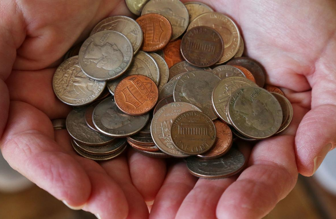 تخلص من الفكة واحصل على مكافأة بالدولارات.. مصرف أمريكي يطلق مبادرة فريدة لحل أزمة العملة المعدنية