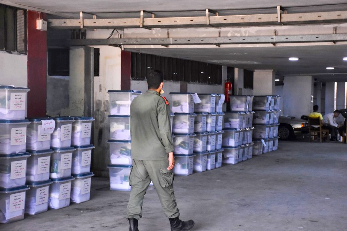 “مستويات فاضحة من الفساد”.. حتى رجال الأعمال الموالون للأسد يشتكون من التزوير وفوز “قادة الميليشيات” بالانتخابات