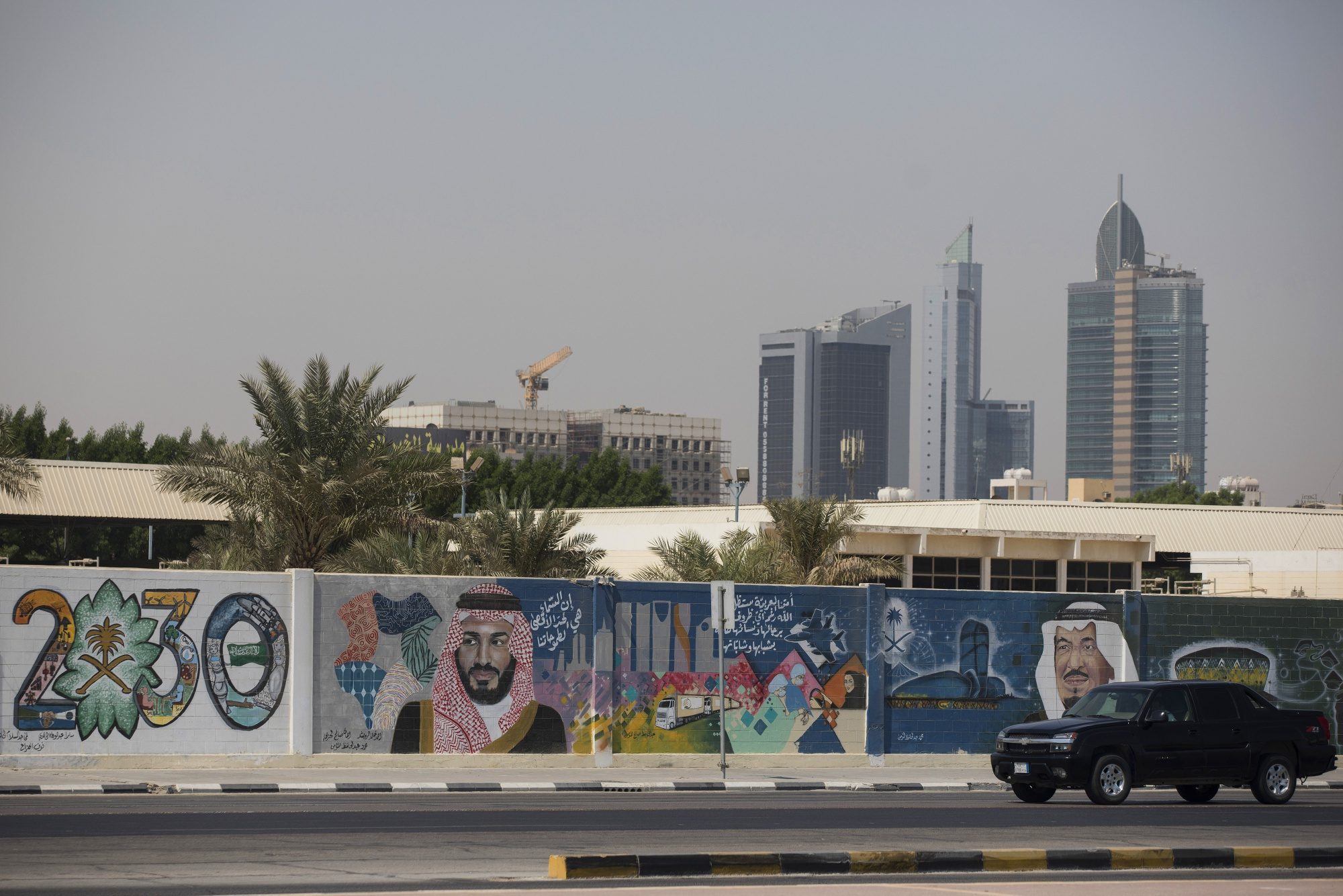 ماذا يعني دمج أكبر البنوك السعودية؟ بلومبيرغ: مشكلة كبرى تضرب قلب اقتصاد المملكة