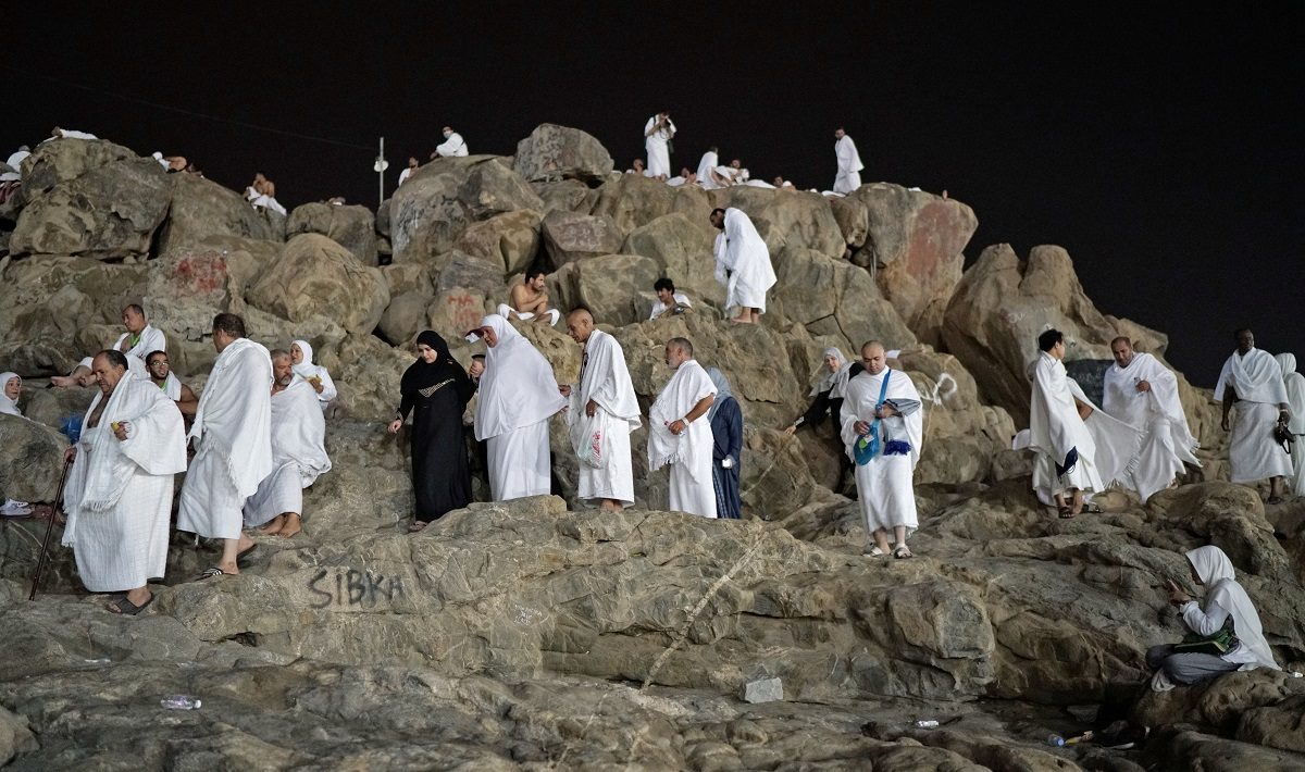 حجاج بيت الله الحرام يقفون على صعيد عرفات لأداء ركن الحج الأعظم وسط إجراءات غير مسبوقة بسبب كورونا