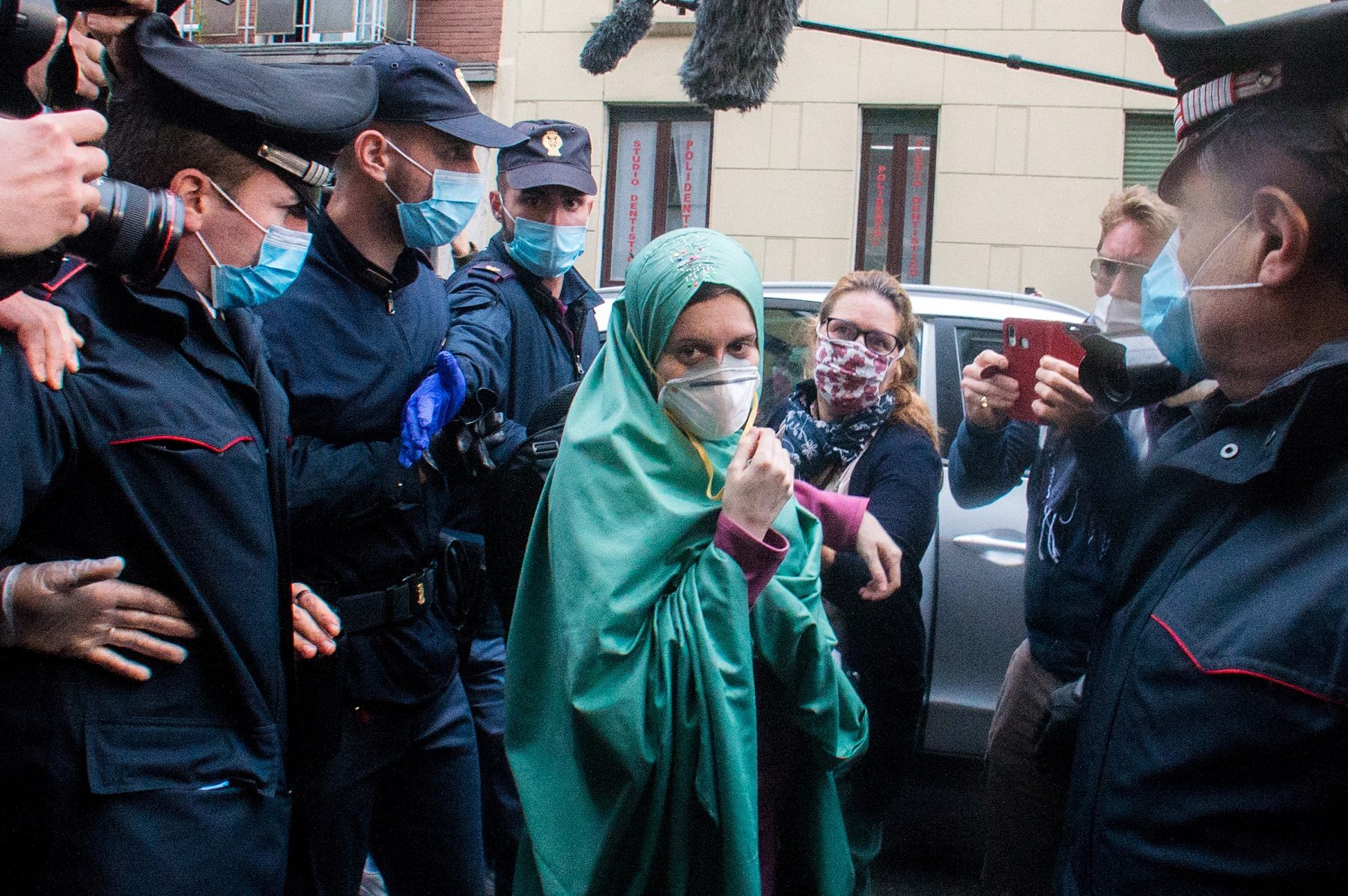 “تأثرتُ بشكل كبير بالقرآن”.. المختطفة الإيطالية المحررة عائشة تكشف كيف اعتنقت الإسلام