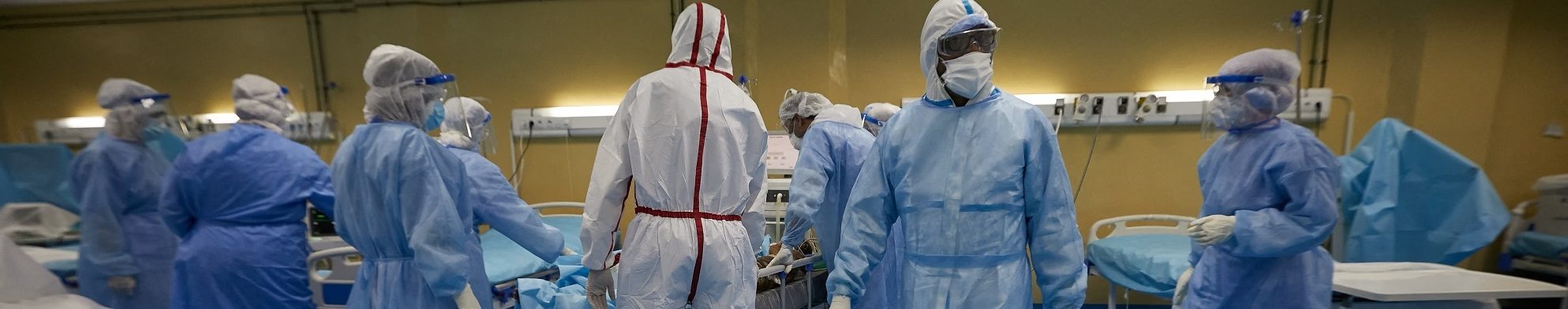 “بعضنا يُغمى عليه من شدة التعب”.. أطباء جزائريون يحذرون من سيناريو أسوأ لكورونا في بلادهم